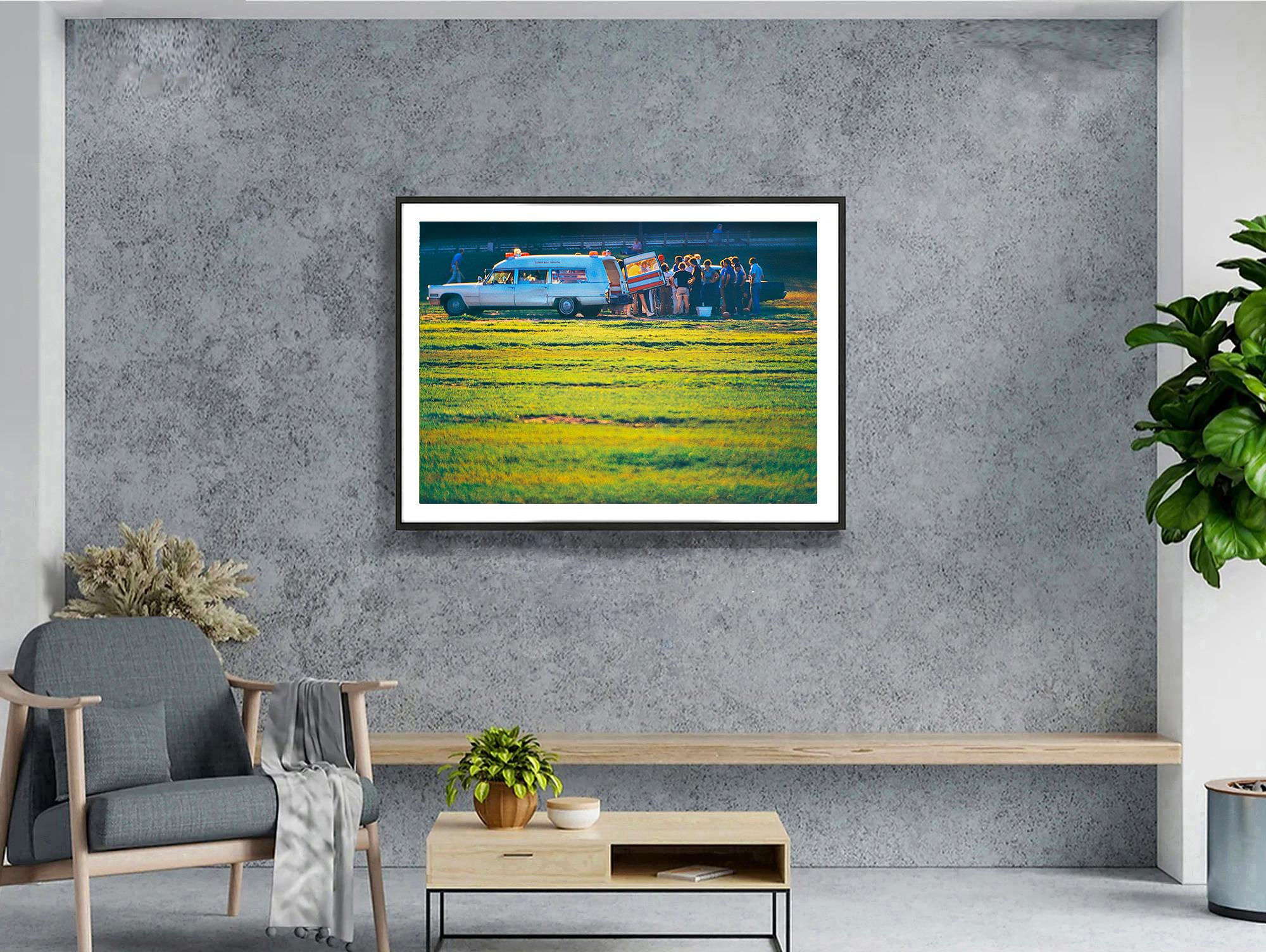 Göttliches Eingreifen: Krankenwagen im Central Park in goldenes, leuchtendes Licht getaucht (Grau), Landscape Photograph, von Mitchell Funk