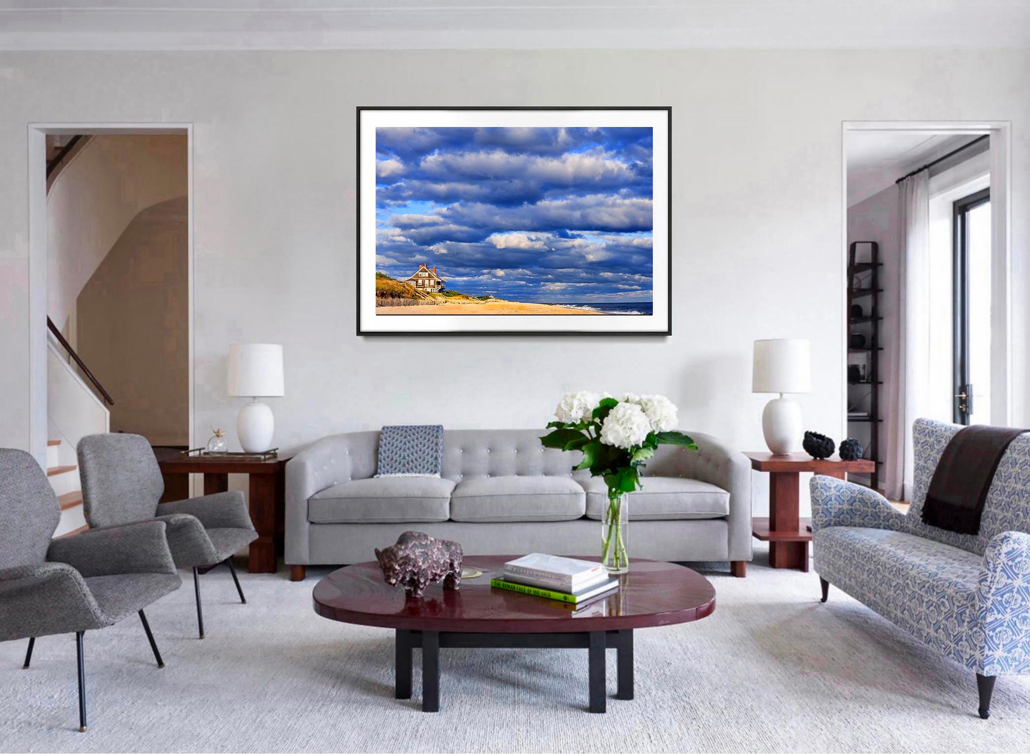 East Hampton Beach mit dramatischen Wolken,  Farbfotografie,  Clyfford Still (Zeitgenössisch), Photograph, von Mitchell Funk