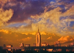 Empire State Building in leuchtend goldenes Licht getaucht, 1970er New York City 