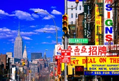 Das Empire State Building von der Delancey Street aus, signierter Kunstdruck in Farbe, 3/15