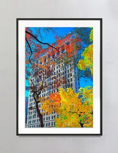 Building romantique à plateau en couleurs d'automne d'orange et de jaune, architecture