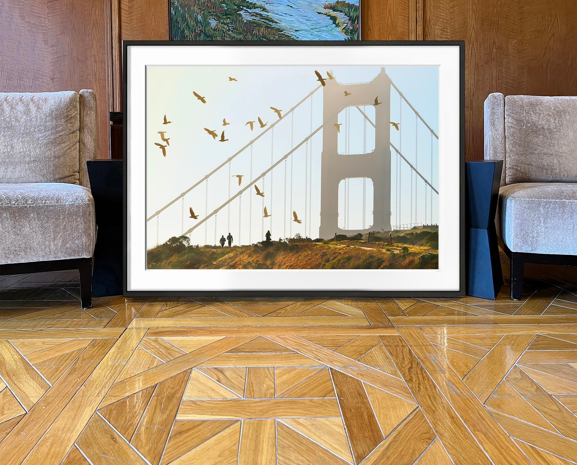 Puente Golden Gate con pájaros en monocromo San Francisco - Photograph Posimpresionista de Mitchell Funk
