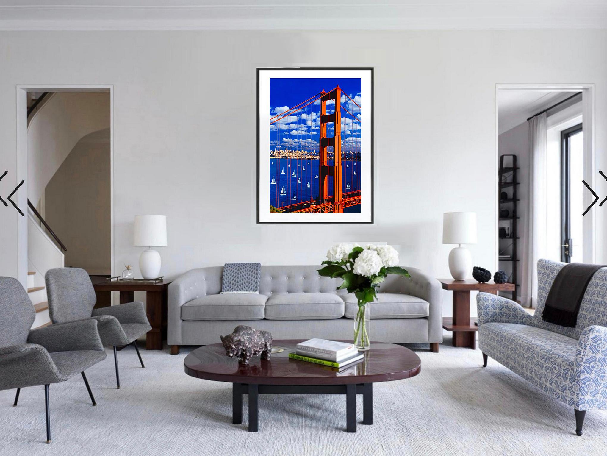 La sposa del Golden Gate con le barche a vela - Landscape Photograph Viola di Mitchell Funk