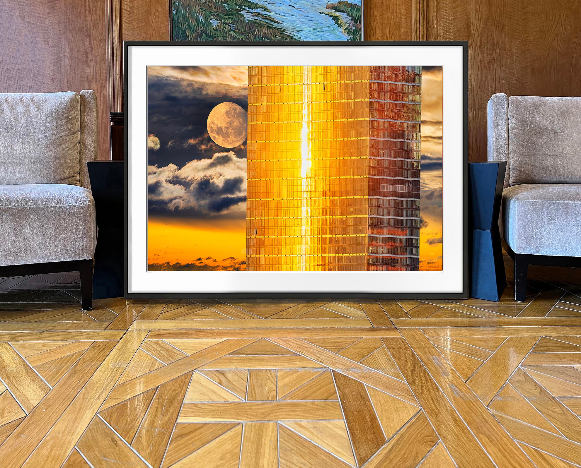 Reflejos de Luz Dorada en un Rascacielos de Nueva York con la Luna - Photograph Posimpresionista de Mitchell Funk