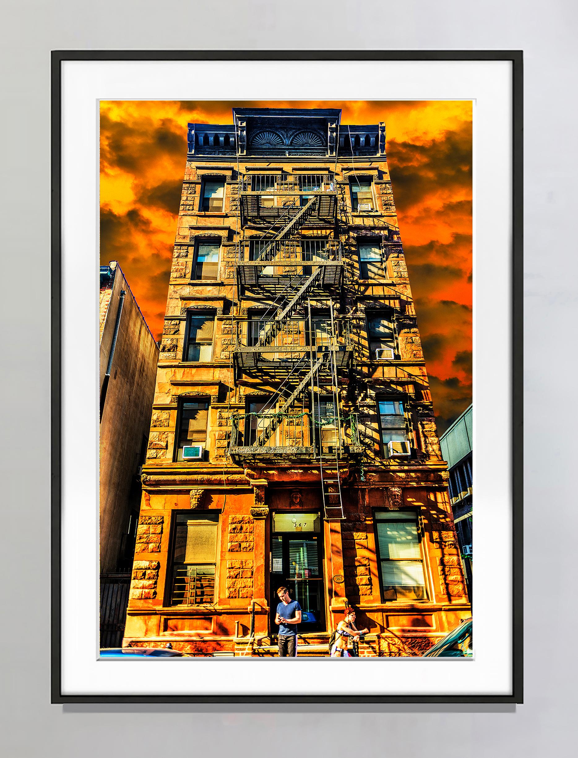 Hell Hell's Kitchen , New York City, Street Photography von Mitchell Funk im Angebot 1