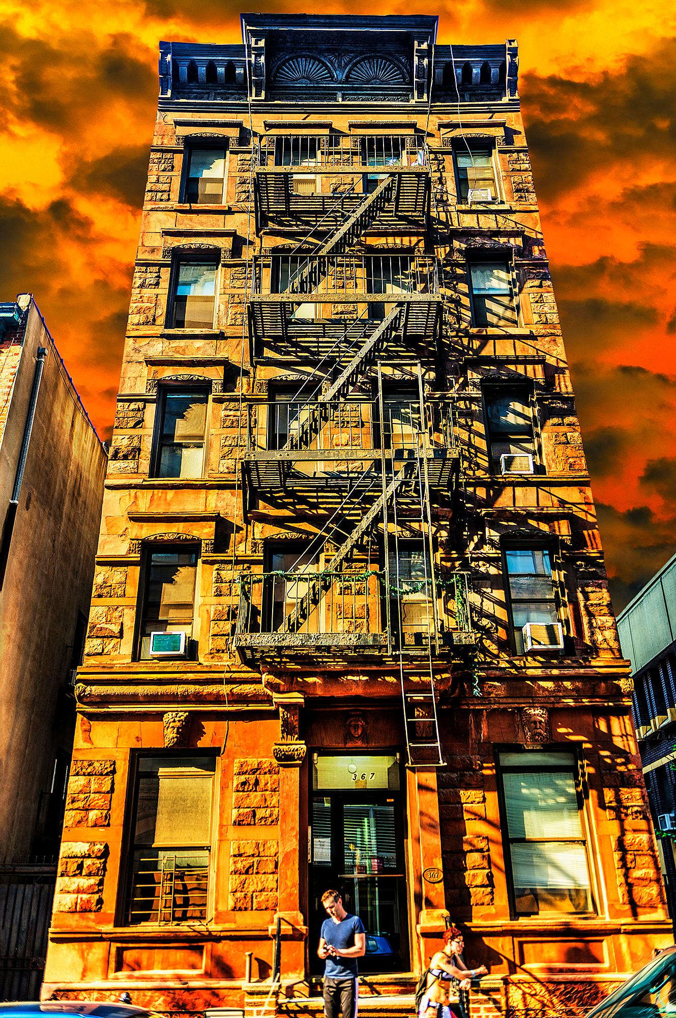 Hell Hell's Kitchen , New York City, Street Photography von Mitchell Funk