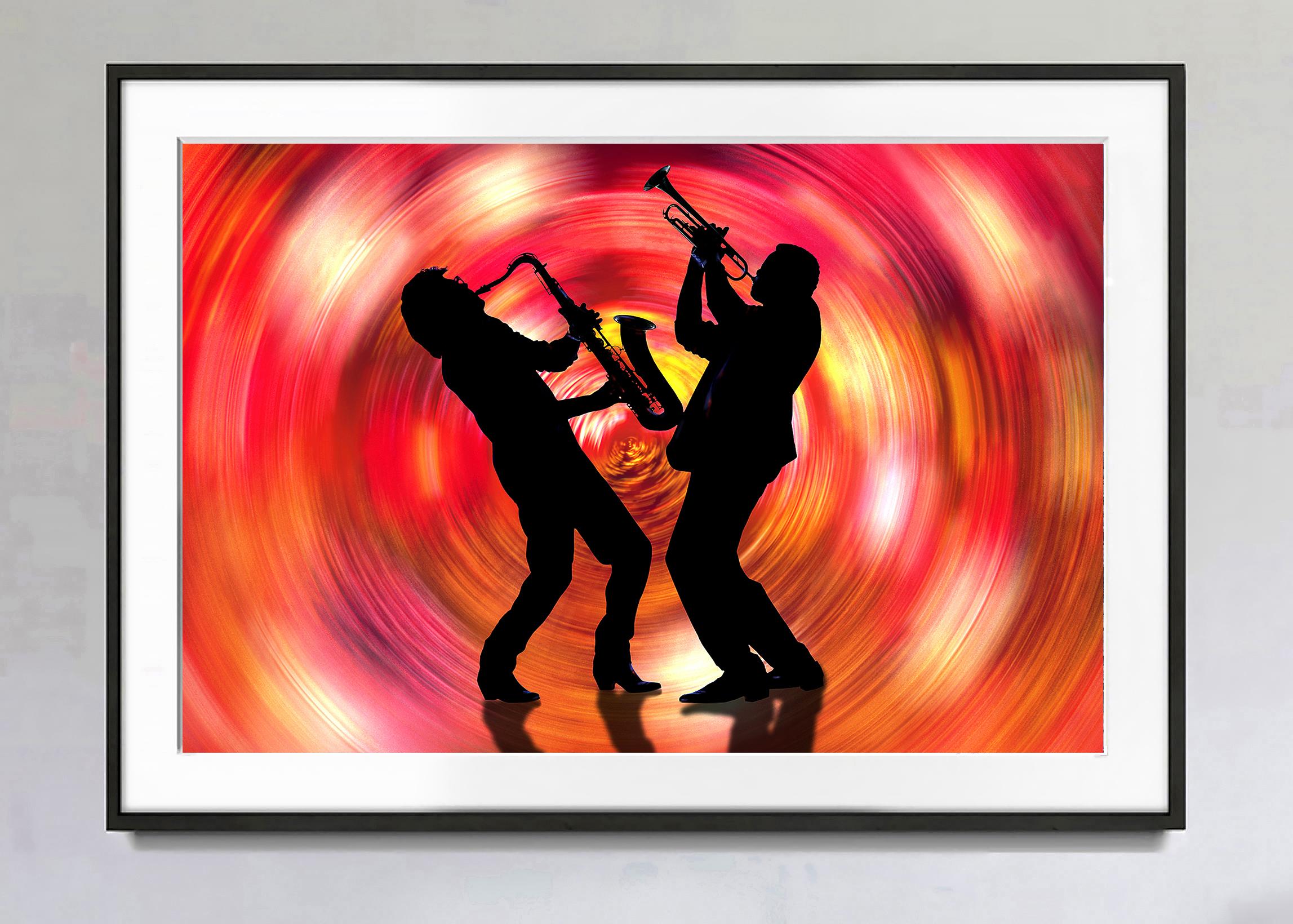 Jazzmusiker Saxophone und Trompetenwirbel in rotem Wirbel  - Musik ist Farbe (Zeitgenössisch), Photograph, von Mitchell Funk