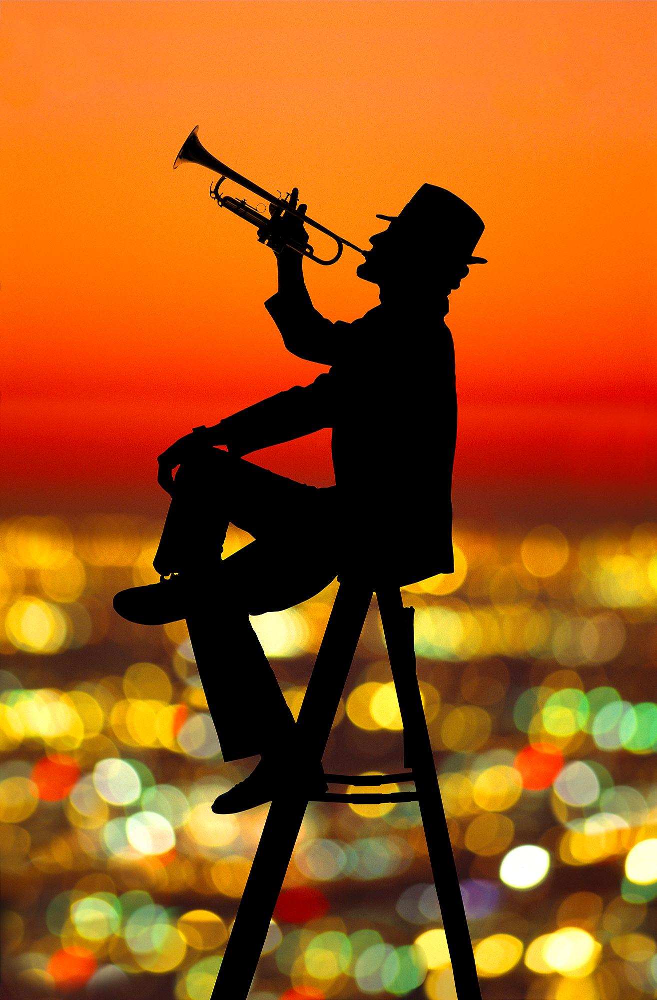 Color Photograph Mitchell Funk - Trompettiste de jazz joyeux en Silhouette flottante  Sunset Los Angeles orange