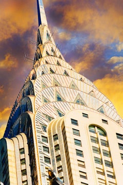 La Majestic Spire del Chrysler Building si erge in un cielo color seppia