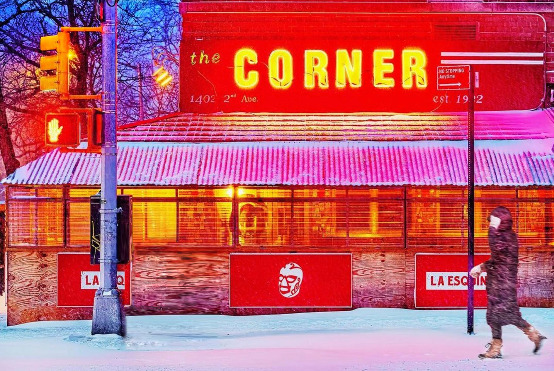 Mitchell Funk Color Photograph – Manhattan Street Scene mit Neon. 