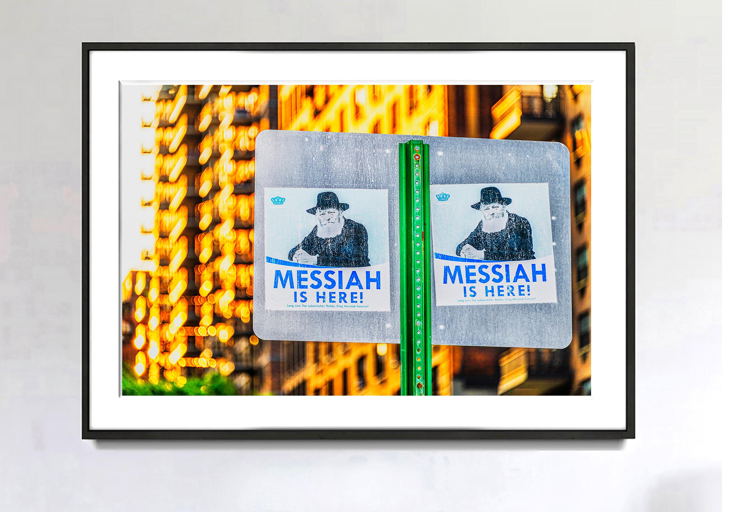„Messiah ist Hear“ mit göttlichem Licht,  Himmlisches Licht  (Zeitgenössisch), Photograph, von Mitchell Funk