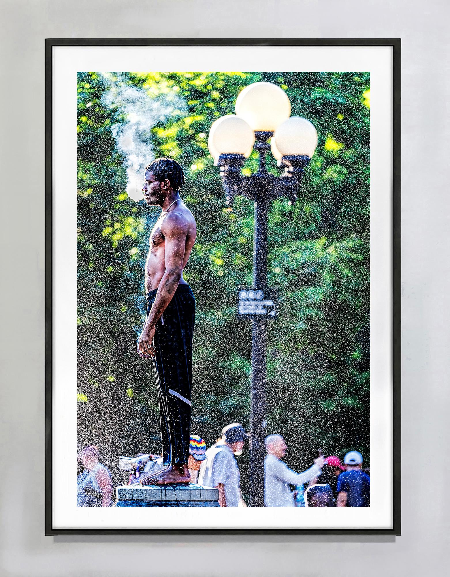 Muscular Black Man Pondering in the Fountain's Mist, Schwarzer Mann (Post-Impressionismus), Photograph, von Mitchell Funk