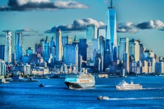 New York City, ligne d'horizon bleue du Lower Manhattan avec bateaux