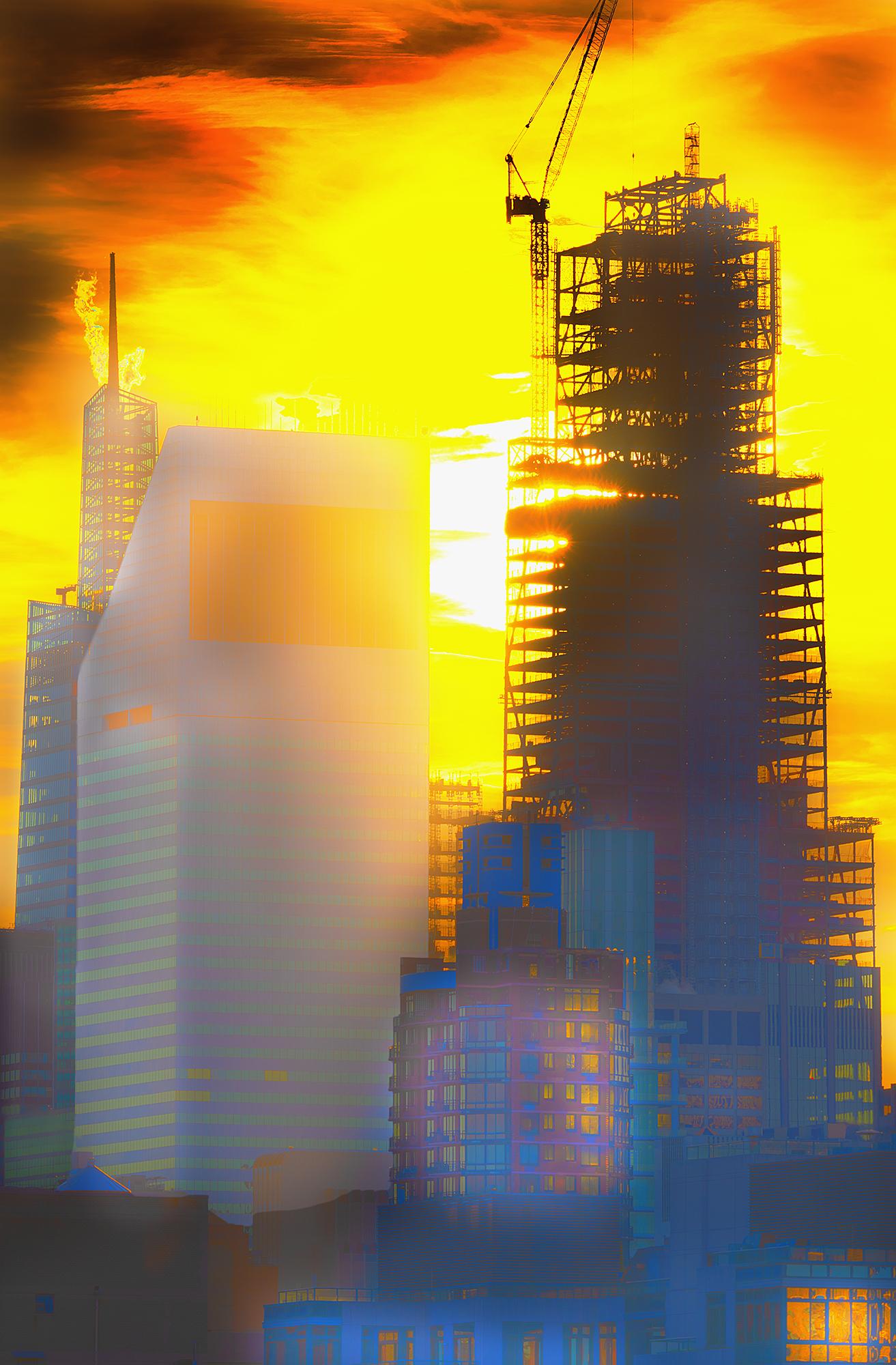 Landscape Photograph de Mitchell Funk - Rascacielos superalto de Nueva York  en Luz Angélica