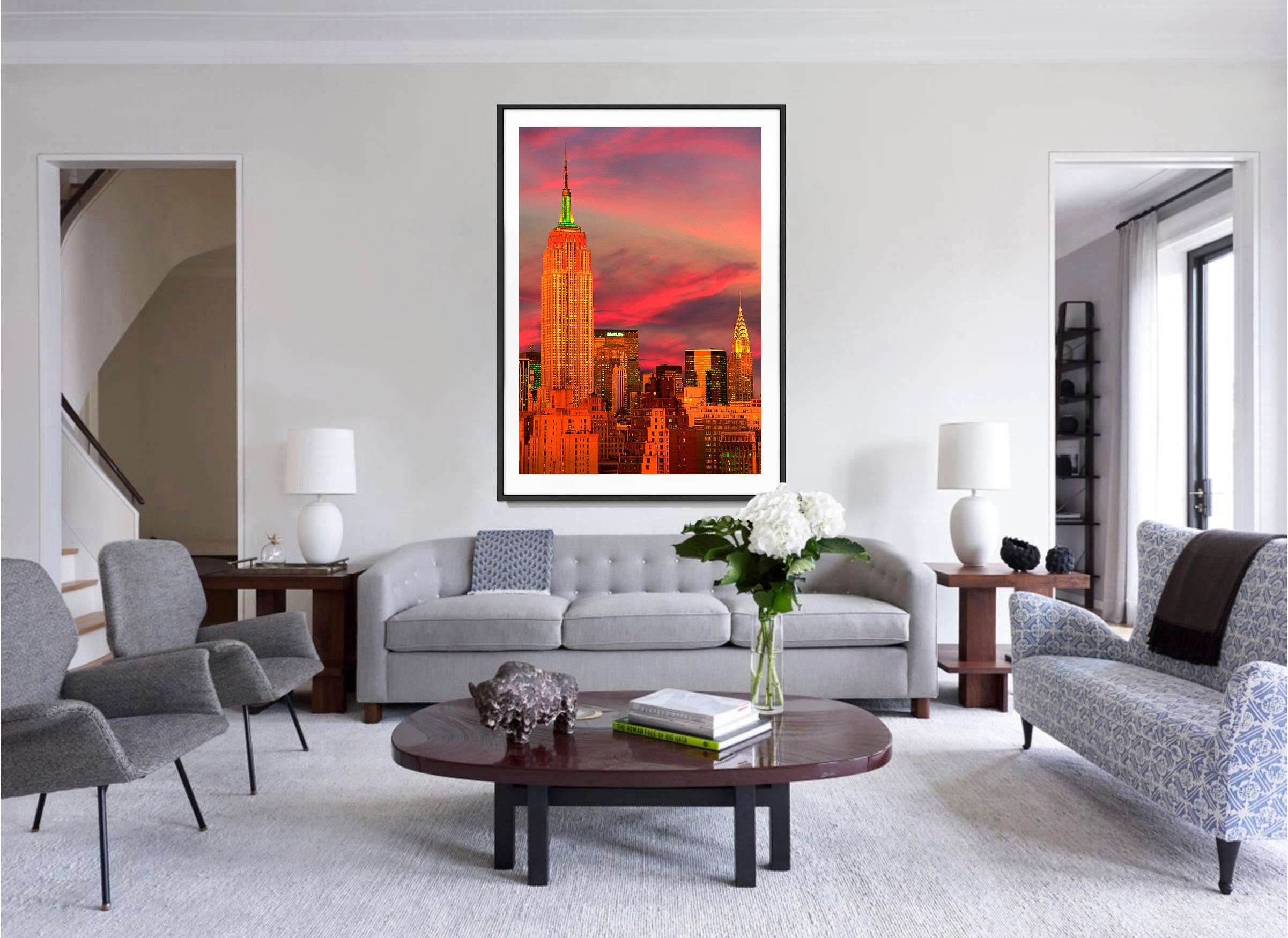 Chats im Empire State Building mit Chrysler Building (Impressionismus), Photograph, von Mitchell Funk