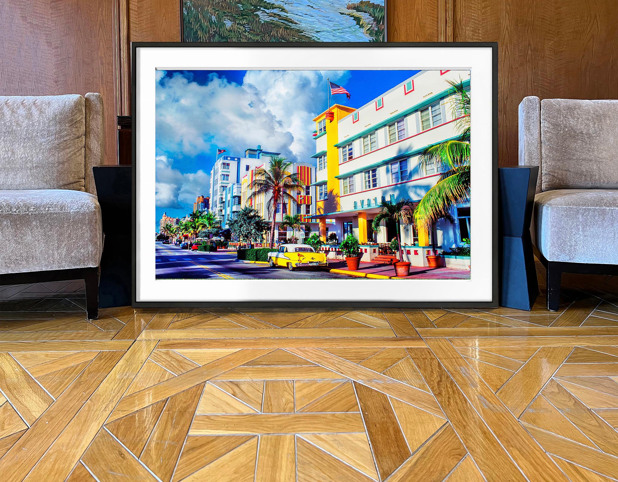 Mitchell Ocean Drive in Miami Beach, von Mitchell  Funk,  Landschaftsfotografie (Grau), Color Photograph, von Mitchell Funk