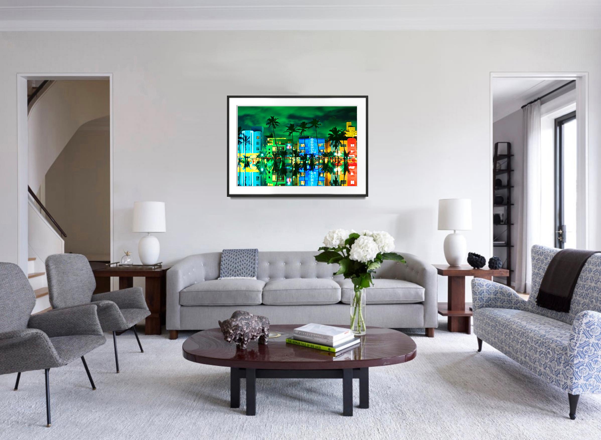 Ocean Drive, South Beach, Modelos Irene Marie  Noche Moody Neon de Mitchell Funk en venta 2