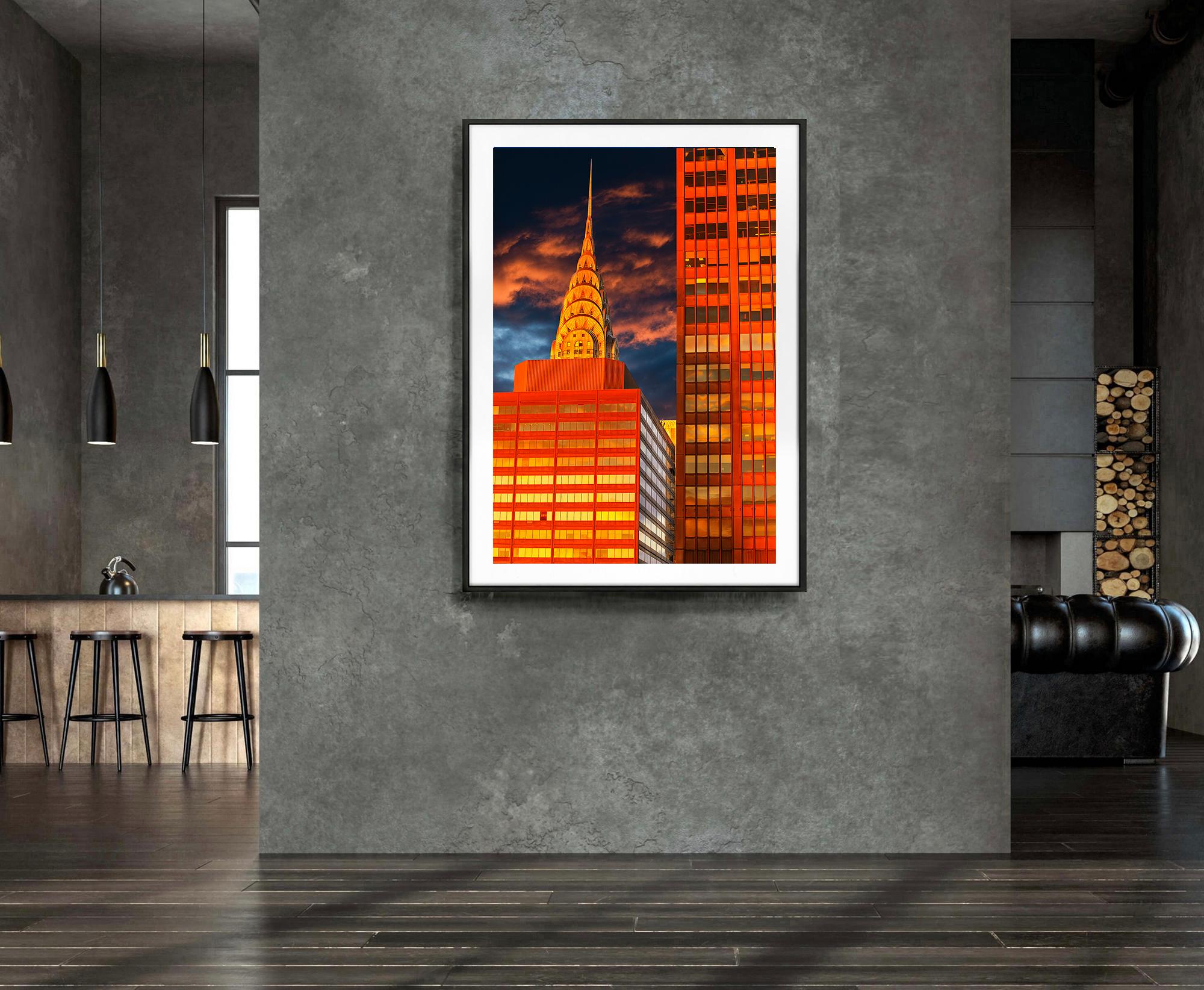 Frühe Morning Light Turns Chrysler Building Orange (Post-Impressionismus), Photograph, von Mitchell Funk