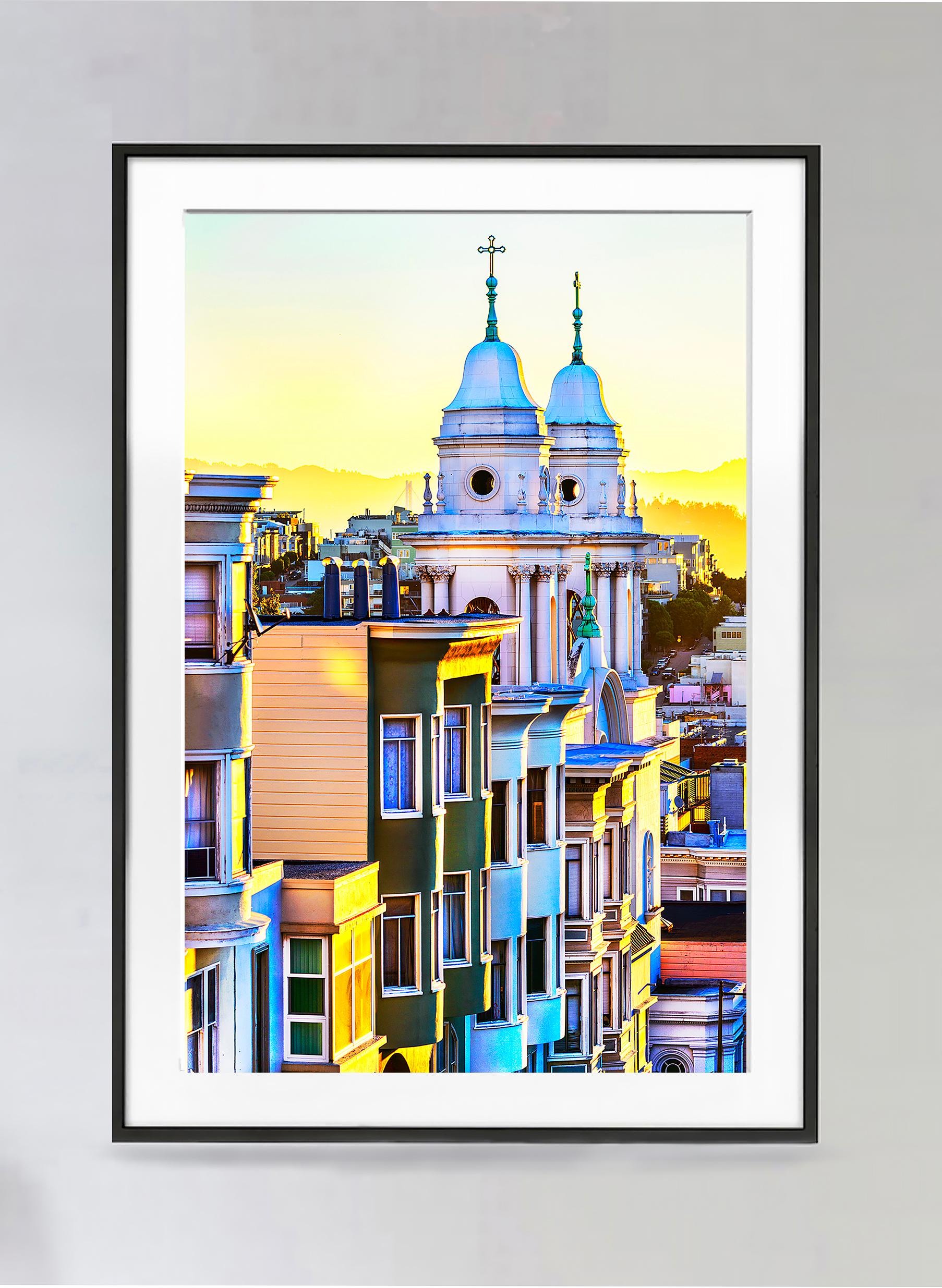 Palette von Palette Pastellfarben  Russisches Hügel, San Francisco, mit goldenem Licht – Photograph von Mitchell Funk