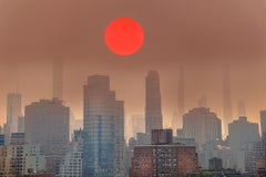 Rosa-orangefarbener Sonnenuntergang auf Hazy Moody Sky Billionaires Row wie Monet Polluted Sky