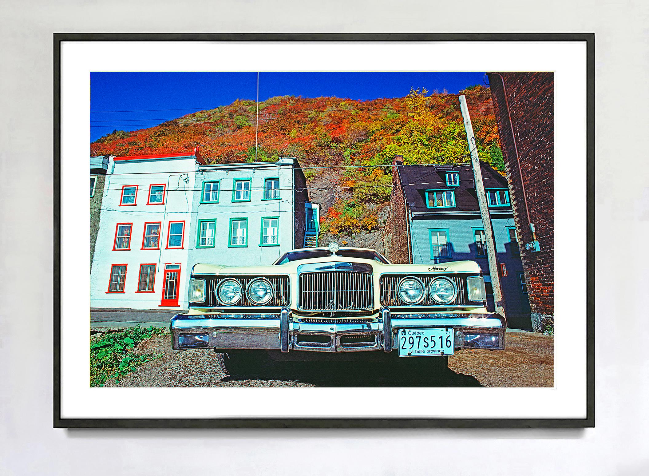 Quebec City con un'auto d'epoca in una frizzante giornata d'autunno - Photograph di Mitchell Funk