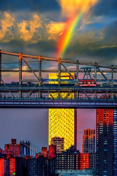 Regenbogen über der Roosevelt-Island-Seilbahn in NYC, Farbdruck auf Hahnemühle-Baryta-Papier