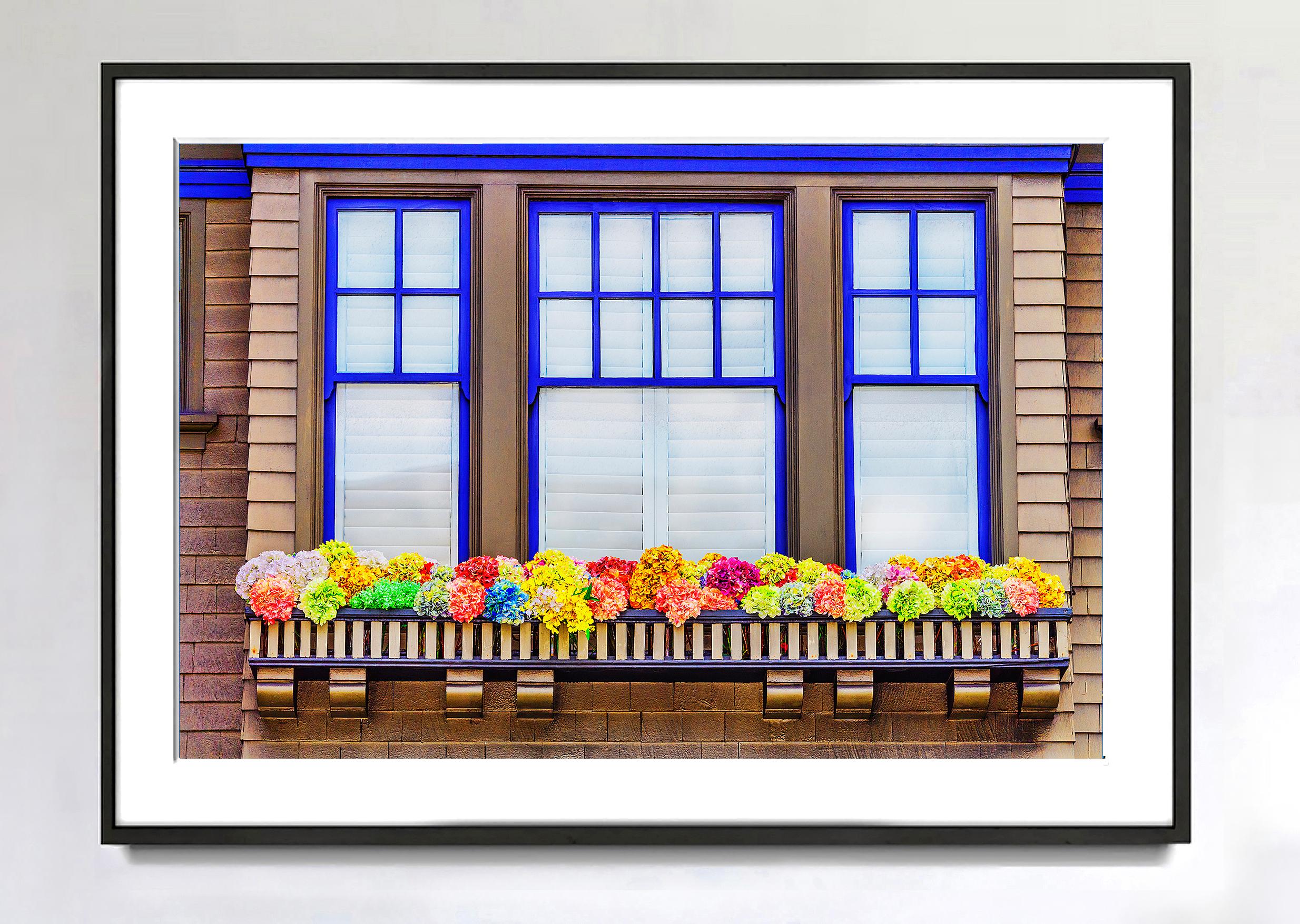 Ventana Americana Rural Flores Alegres - Color Abstracto Norman Rockwell America - Color Photograph Gris de Mitchell Funk
