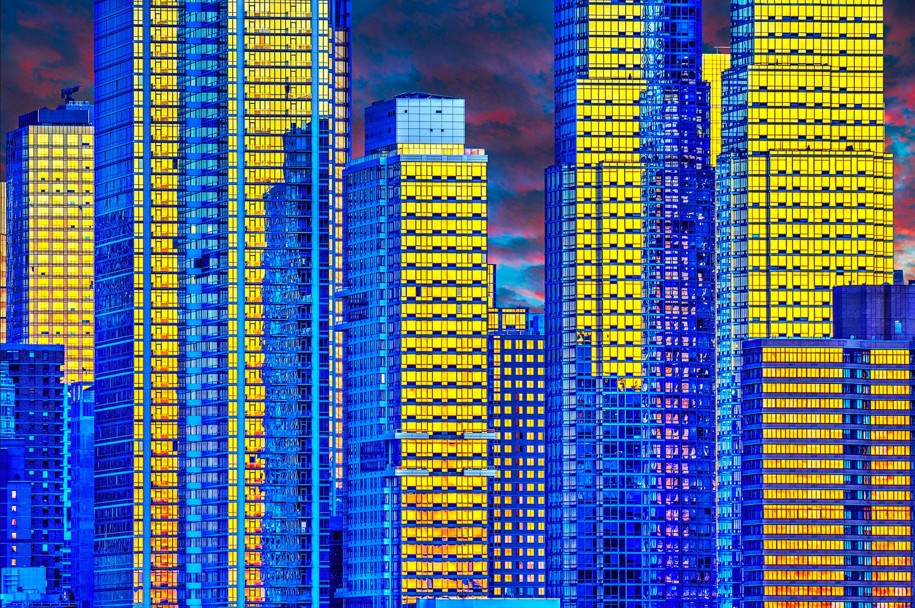 Mitchell Funk Landscape Photograph – Skyscrapers Magisches Licht  Manhattan Skyline in Manhattan  Schreibtisch, Architekturfotografie