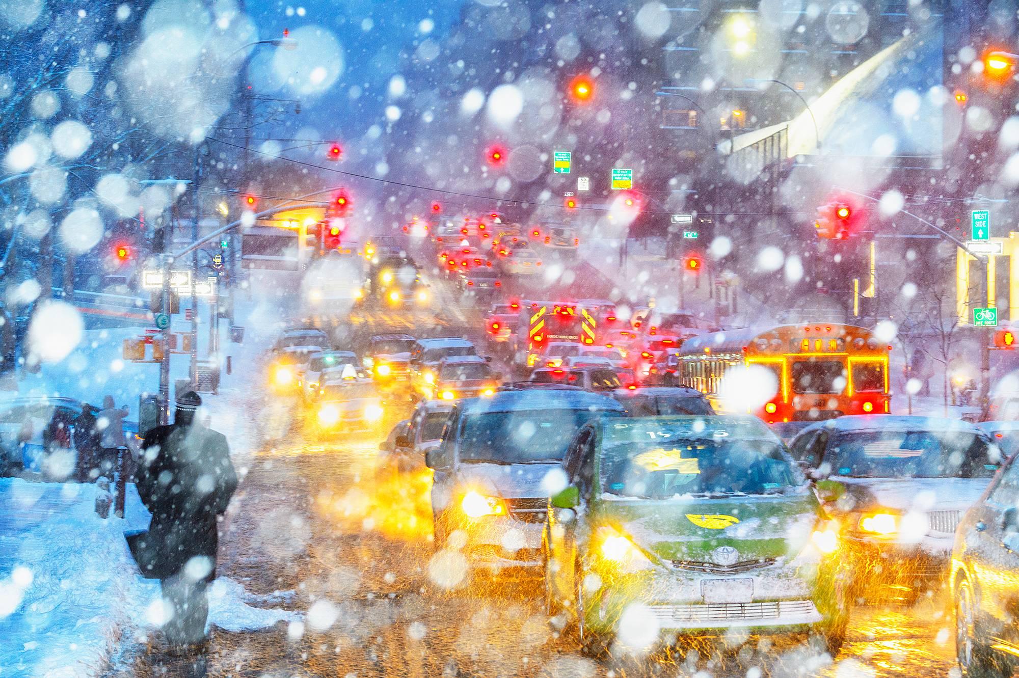 Snow Traffic in New York City, Abstrakte Fotografie von Mitchell Funk 