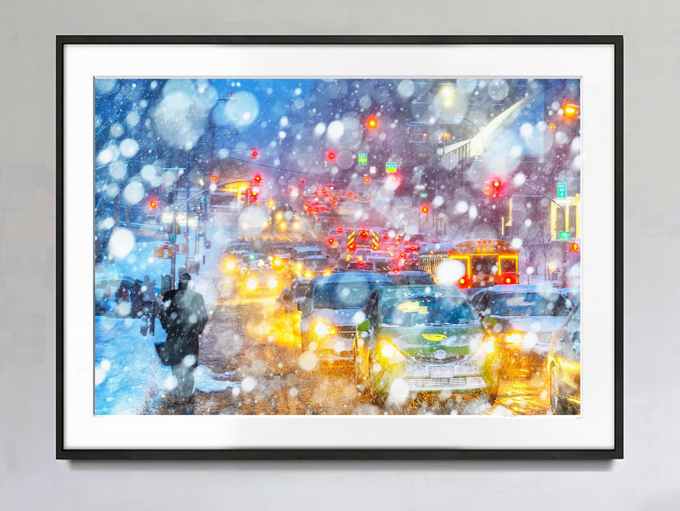 Traffico di neve a New York, fotografia astratta di Mitchell Funk in vendita 2