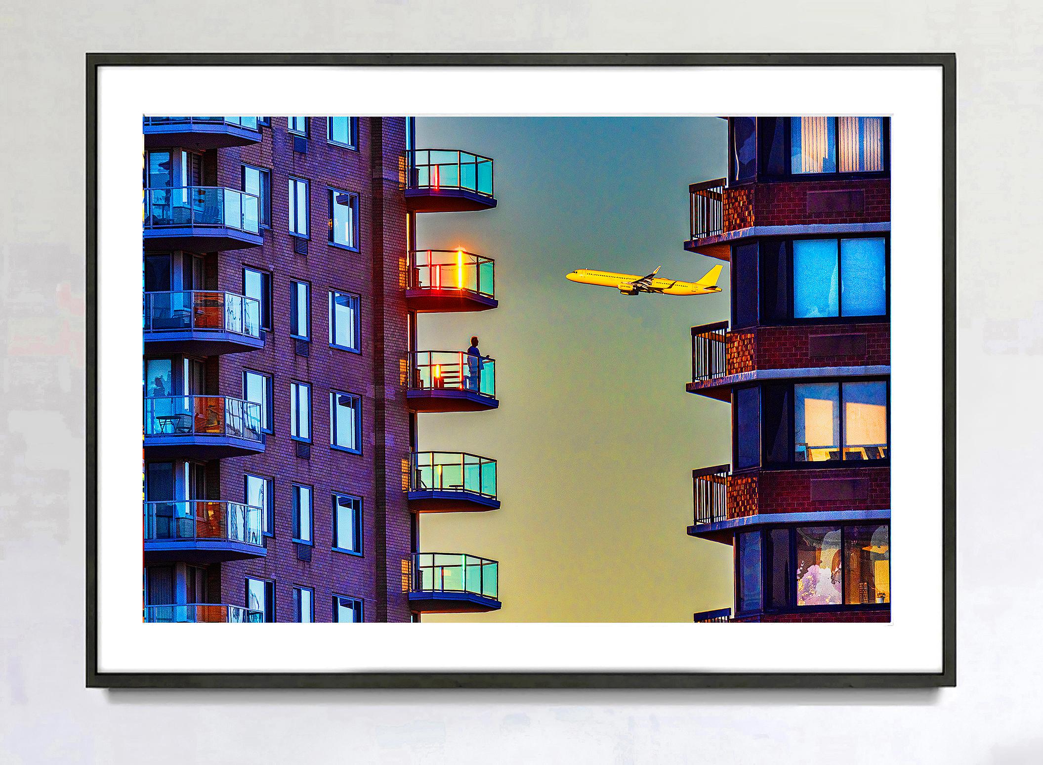 Ville surréaliste  -   e moment magique de Manhattan - Photograph de Mitchell Funk
