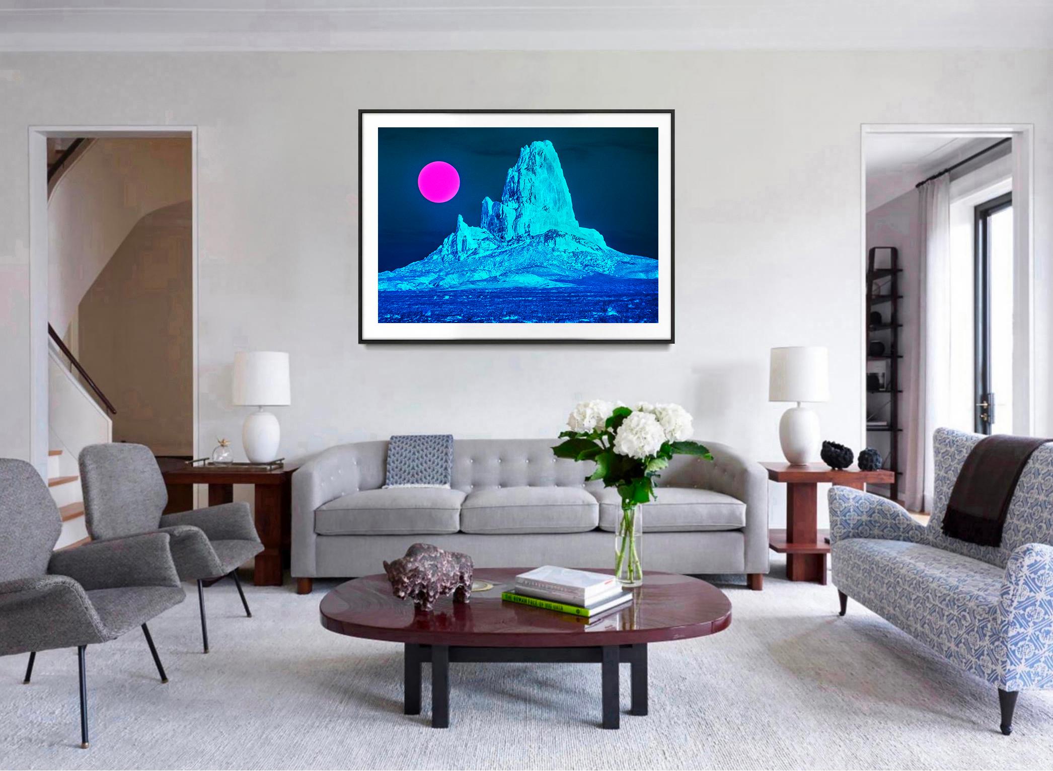 Surreale Wüstenlandschaft mit blauem Berg und magentafarbenem Mond - Monument Valley (Surrealismus), Photograph, von Mitchell Funk
