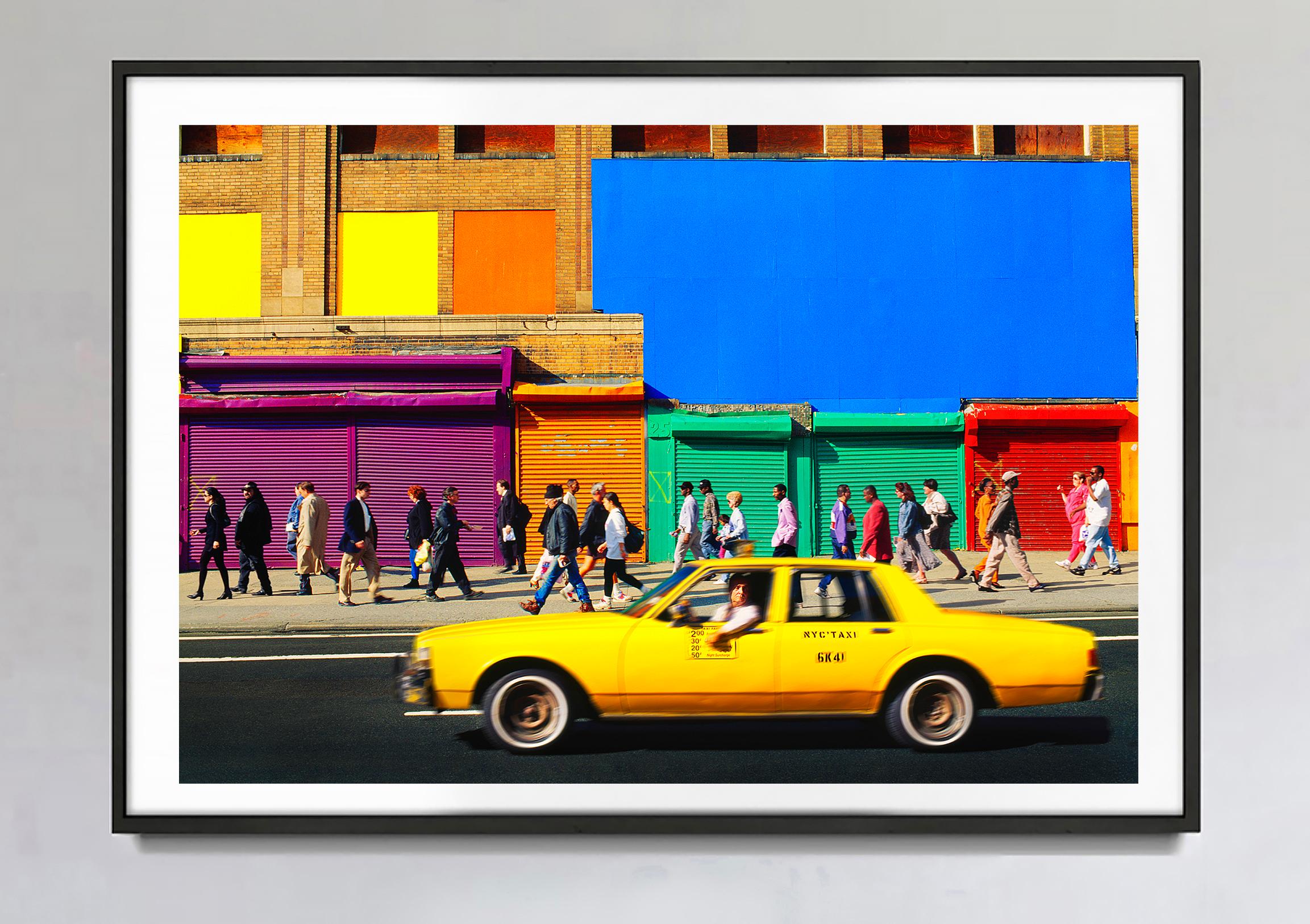 Taxi e porte colorate sulla 42esima strada - Photograph di Mitchell Funk