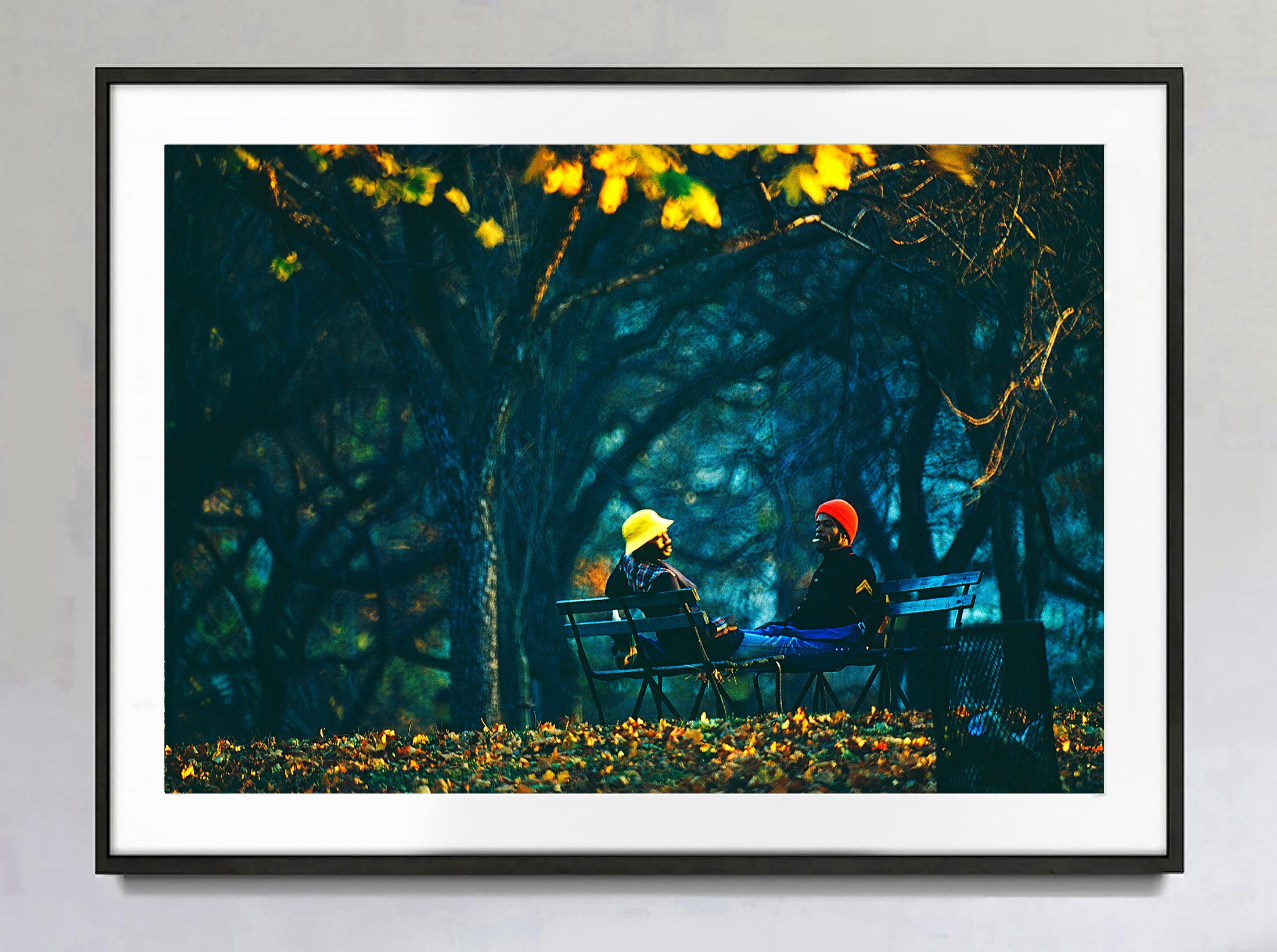 La conversation : La lumière impressionniste du tardif après-midi de Central Park - Photograph de Mitchell Funk