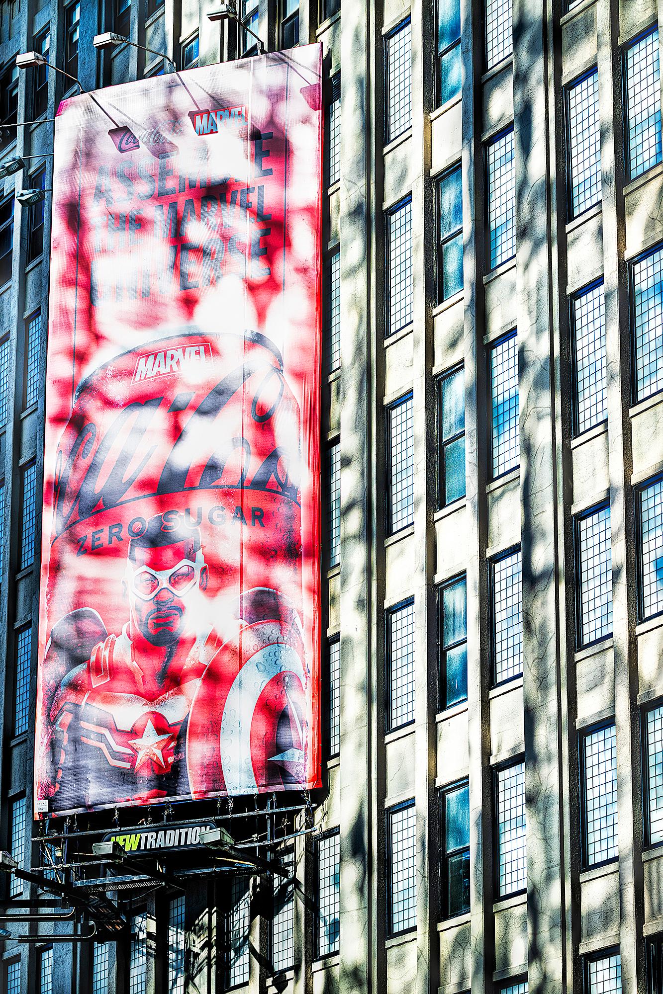 Tribeca-Fensterleuchten mit rotem abstraktem Billboard (Grau), Color Photograph, von Mitchell Funk