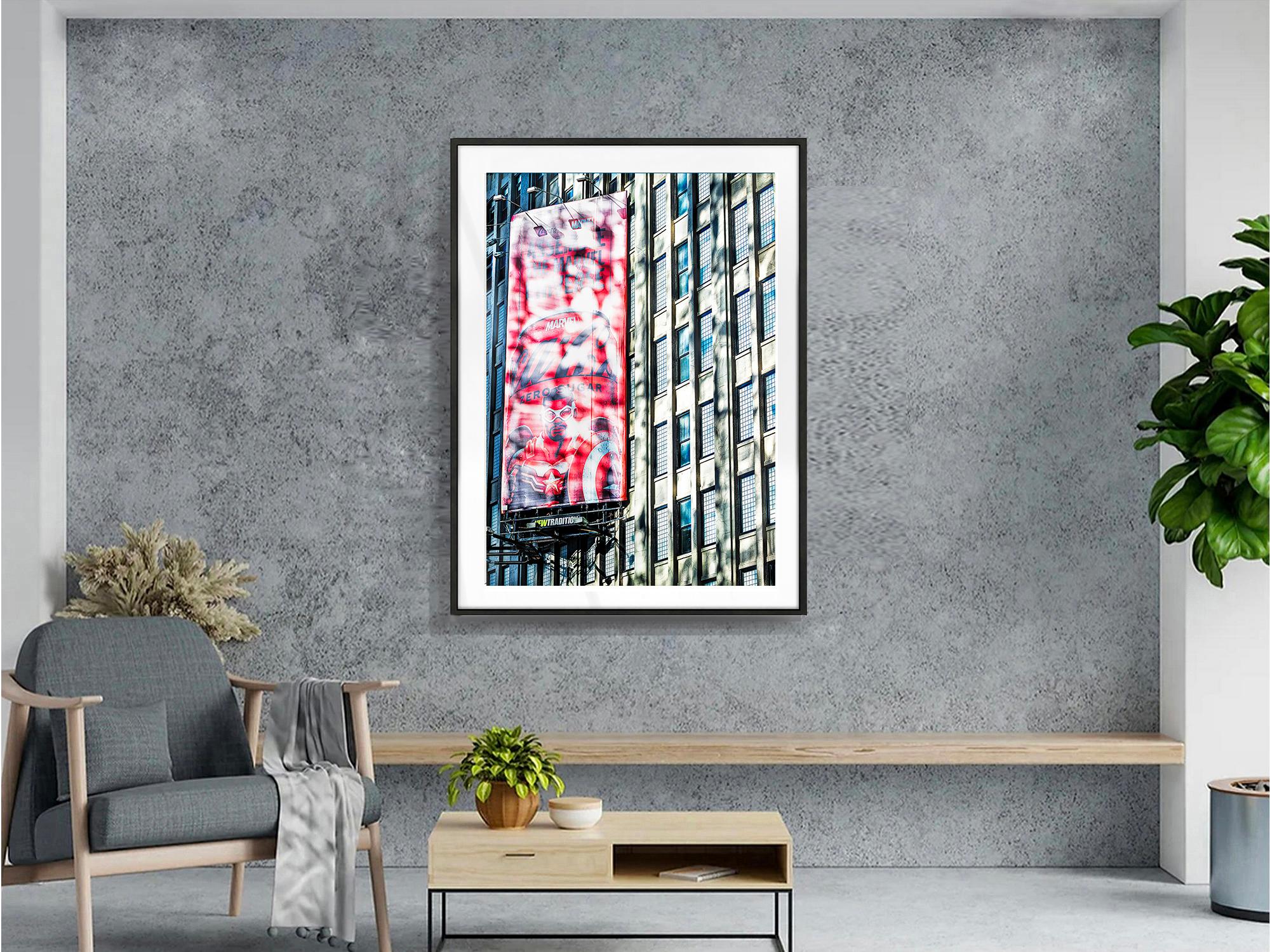 Tribeca-Fensterleuchten mit rotem abstraktem Billboard im Angebot 1
