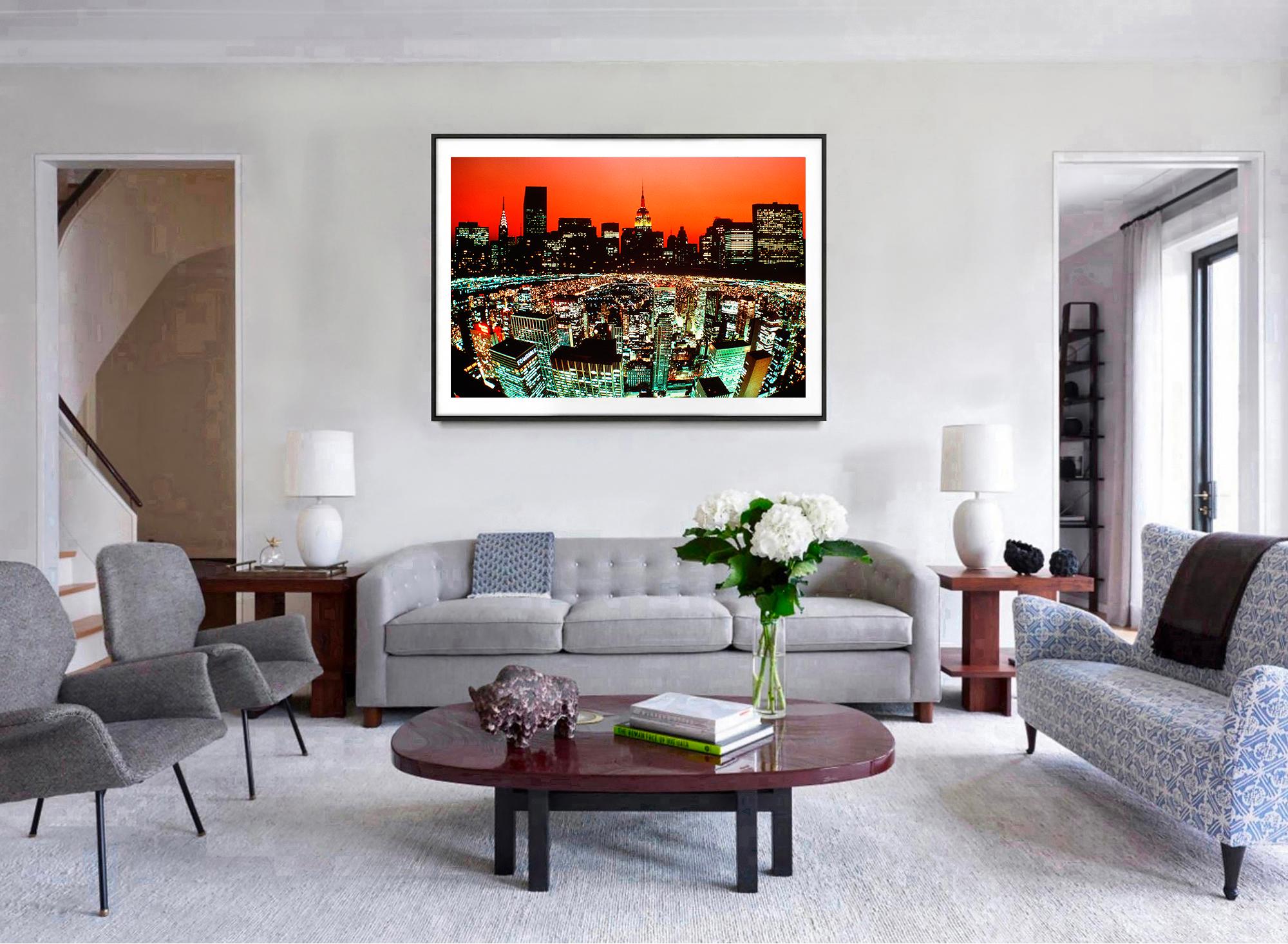 Dos horizontes de Nueva York en una imagen de fantasía - Edificio Chrysler al atardecer - Photograph de Mitchell Funk