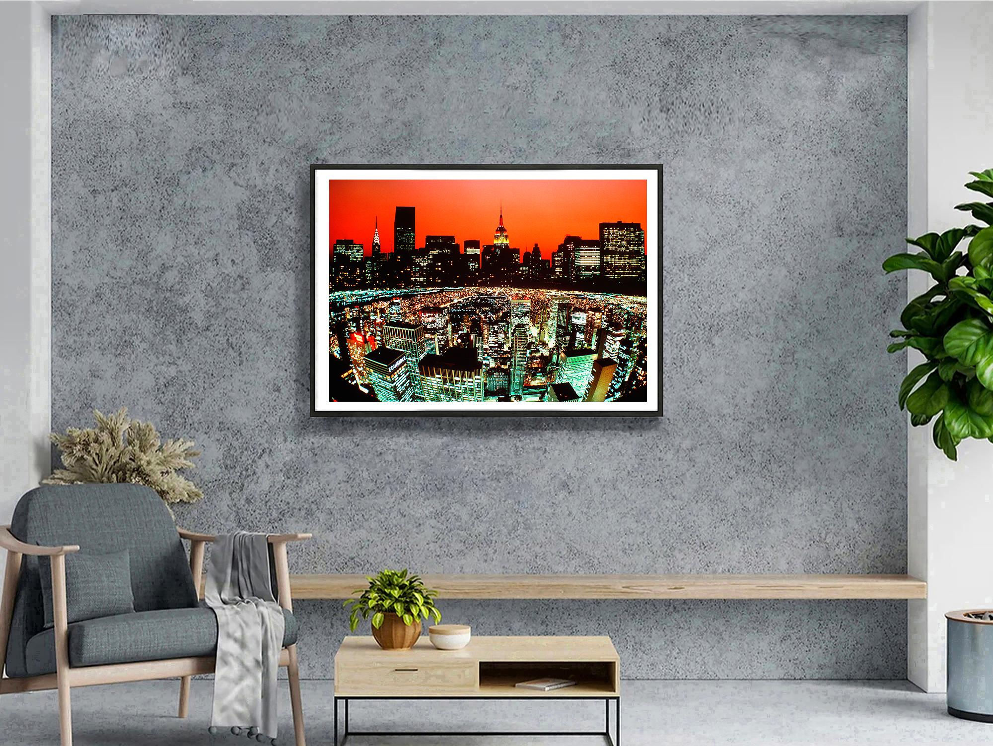 Dos horizontes de Nueva York en una imagen de fantasía - Edificio Chrysler al atardecer - Photograph Surrealista de Mitchell Funk