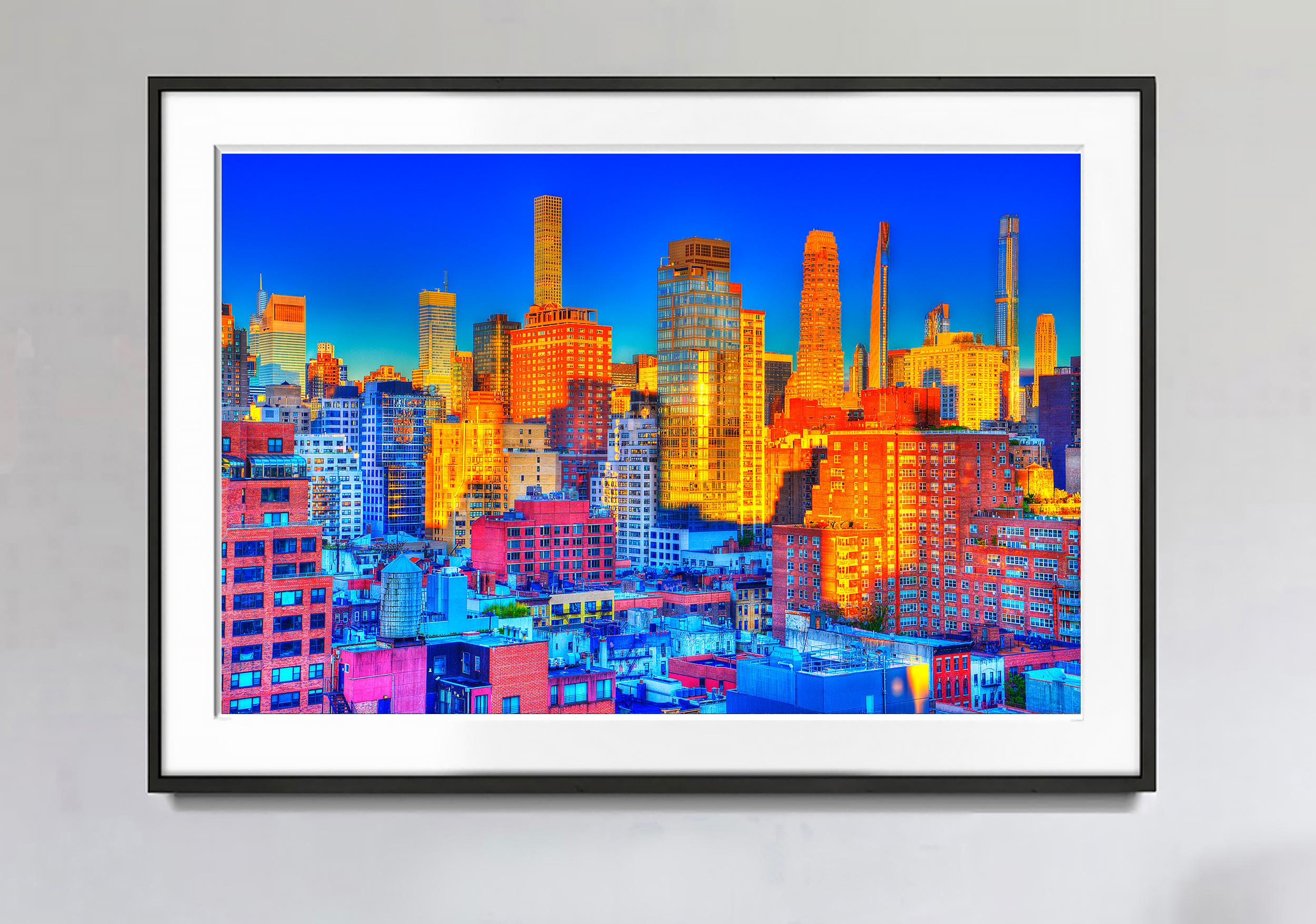 Unsichtbar in New York. Manhattan-Himmelslinie in Rosa, Gold und Blau – Photograph von Mitchell Funk