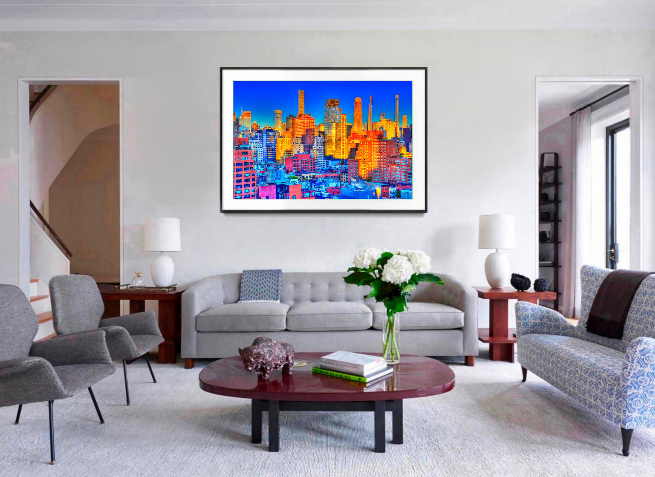 Invisible New York. Ligne d'horizon de Manhattan en rose, or et bleu - Géométrique abstrait Photograph par Mitchell Funk