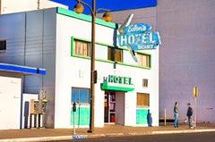 Lámina fotográfica en color del hotel Vintage Eden en el centro de Las Vegas, firmada, 4/15