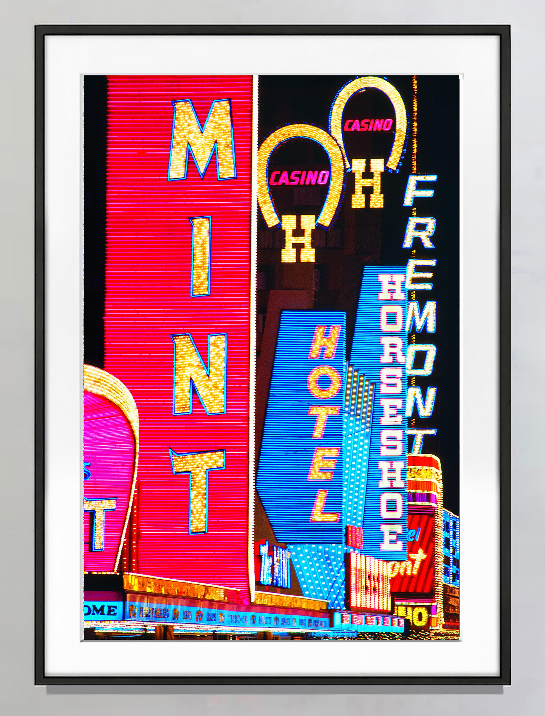 Neonfarbene Schilder von Las Vegas- Fremont Street, The Mint,  Las Vegas, Old Las Vegas – Photograph von Mitchell Funk