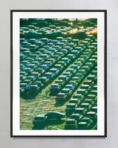 Photo vintage de voitures sur un quai de chargement, photographie en couleur, signée, 3/15