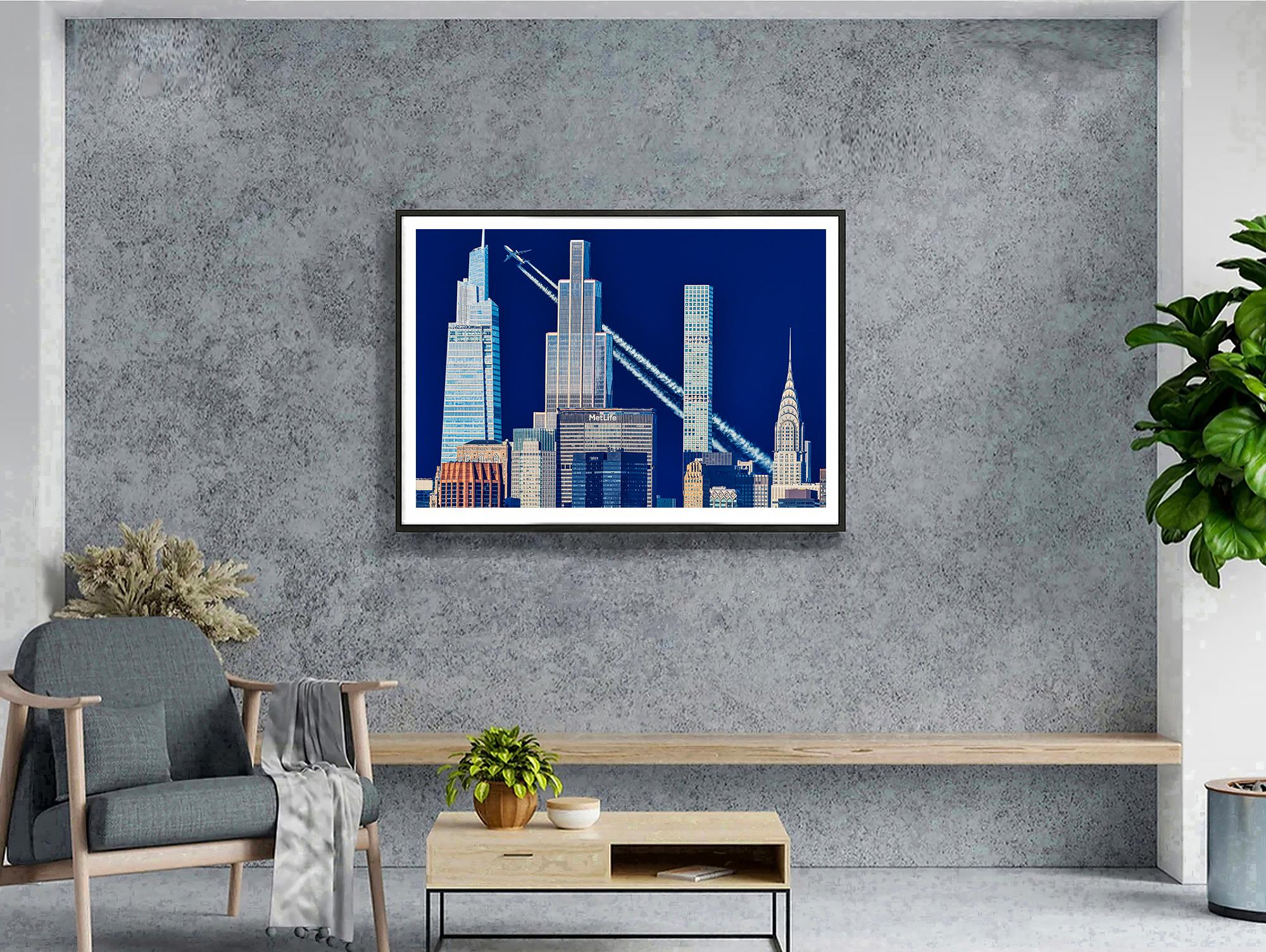Aspettando un amico - Lo skyline di New York - Chrysler Building - Photograph Surrealismo di Mitchell Funk