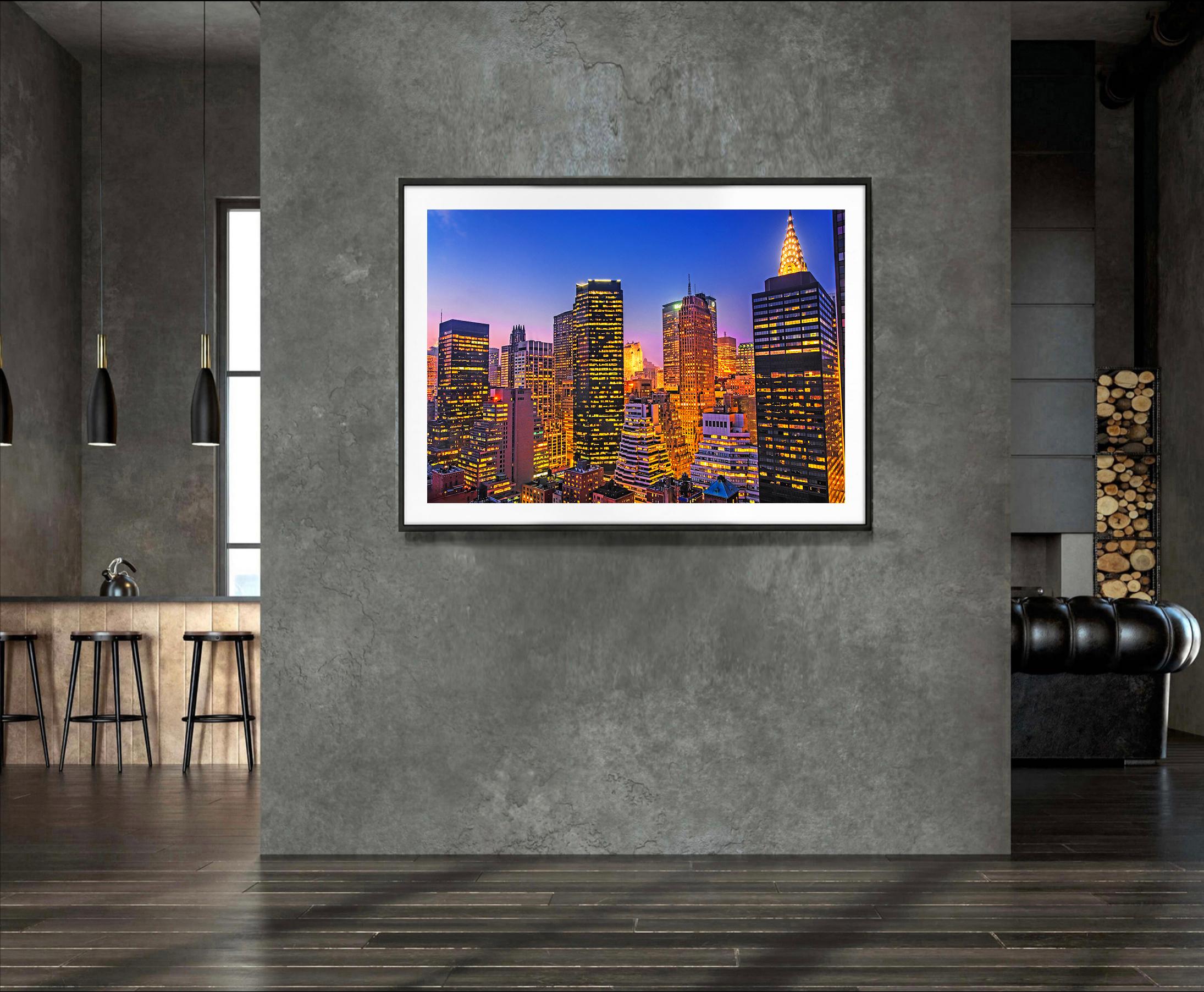 Wo immer man hinschaut, sieht man das Chrysler-Gebäude: 2nd Avenue Highrise – Photograph von Mitchell Funk