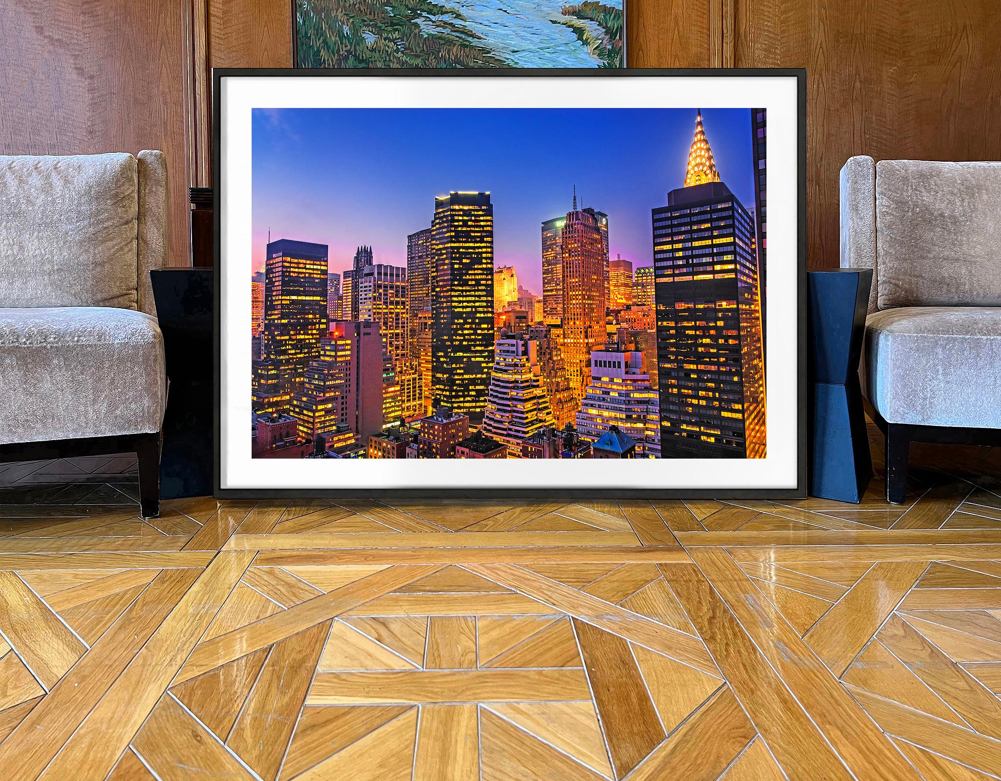 Wo immer man hinschaut, sieht man das Chrysler-Gebäude: 2nd Avenue Highrise (Zeitgenössisch), Photograph, von Mitchell Funk