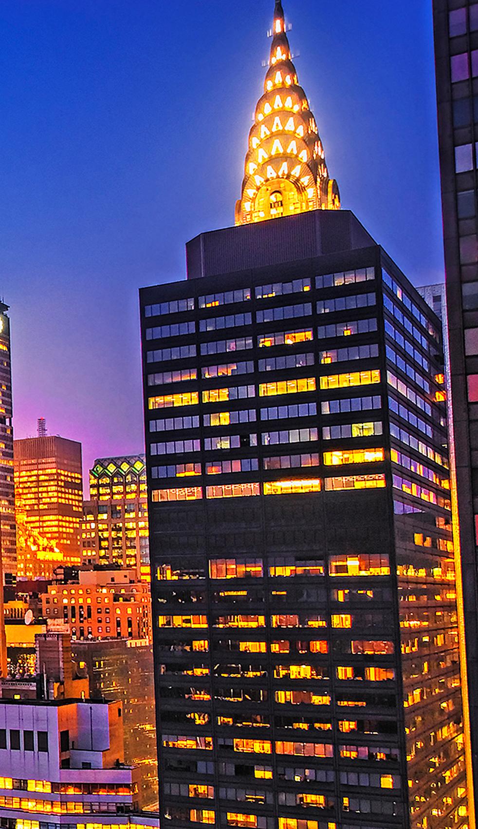 Wo immer man hinschaut, sieht man das Chrysler-Gebäude: 2nd Avenue Highrise im Angebot 3