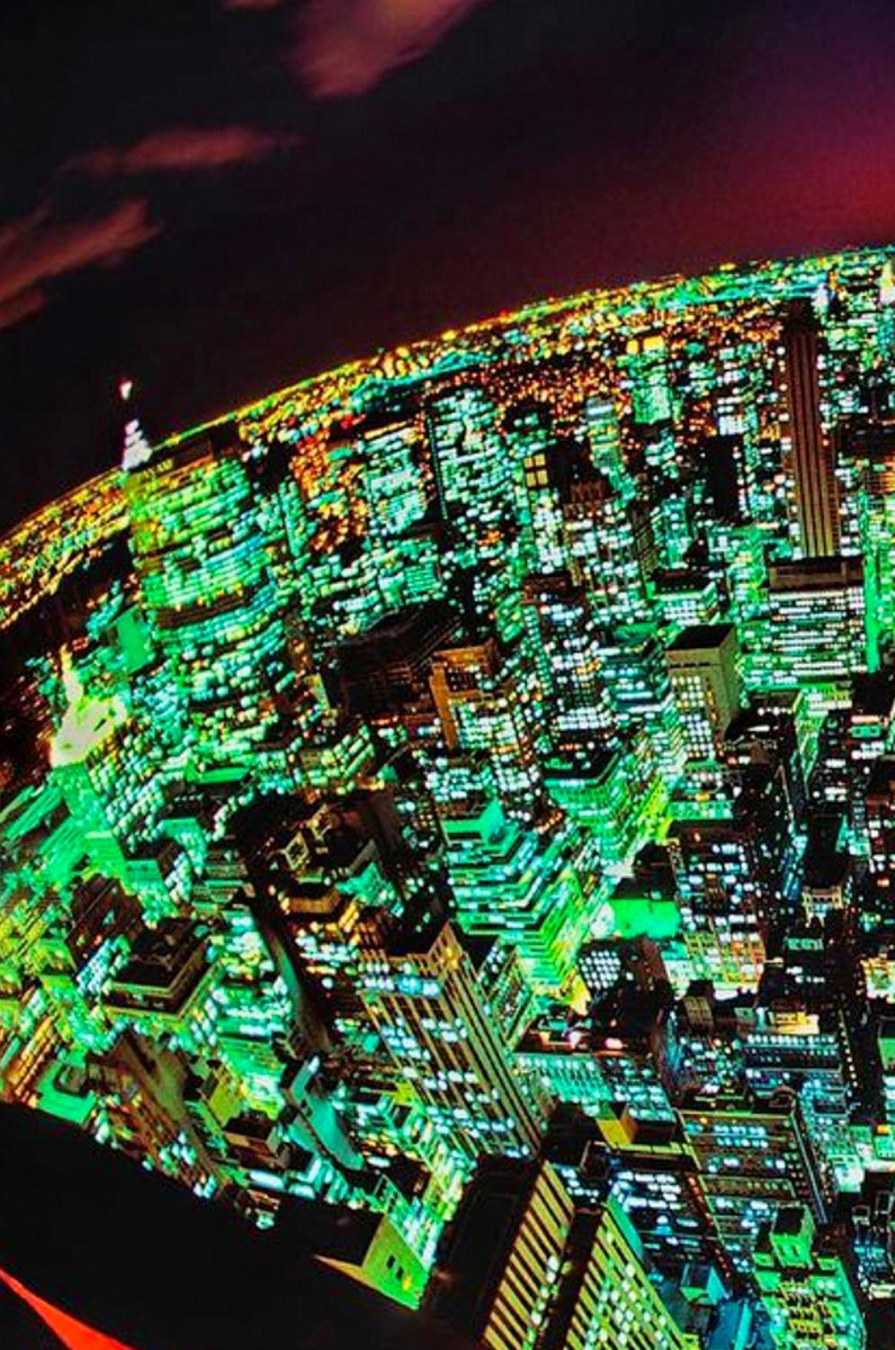 Ovunque si guardi si vede il Chrysler Building: 30 Rockefeller Observation Deck - Abstract Photograph Nero di Mitchell Funk