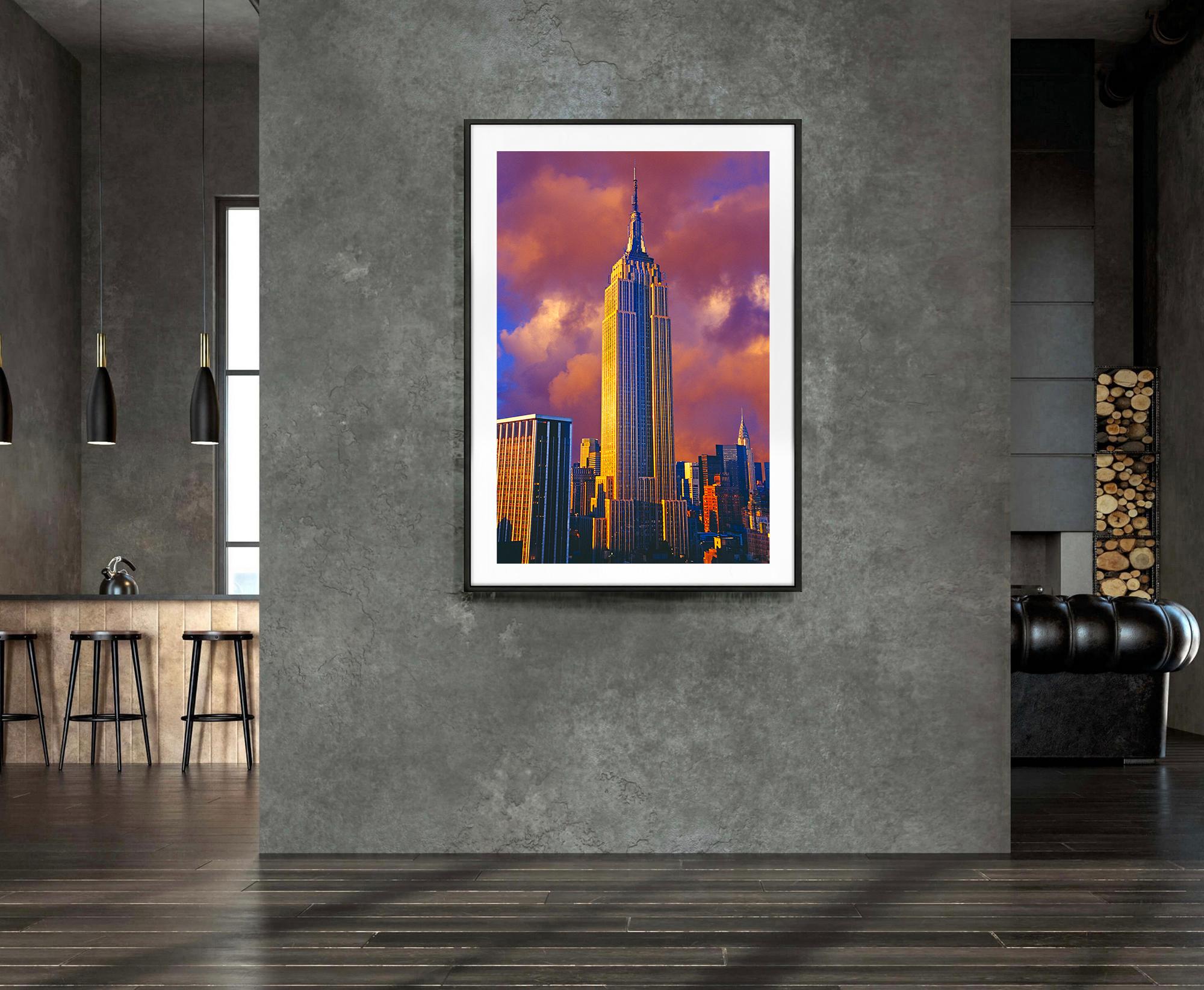 Wo immer man hinschaut, sieht man das Chrysler-Gebäude: Empire State Building (Post-Impressionismus), Photograph, von Mitchell Funk