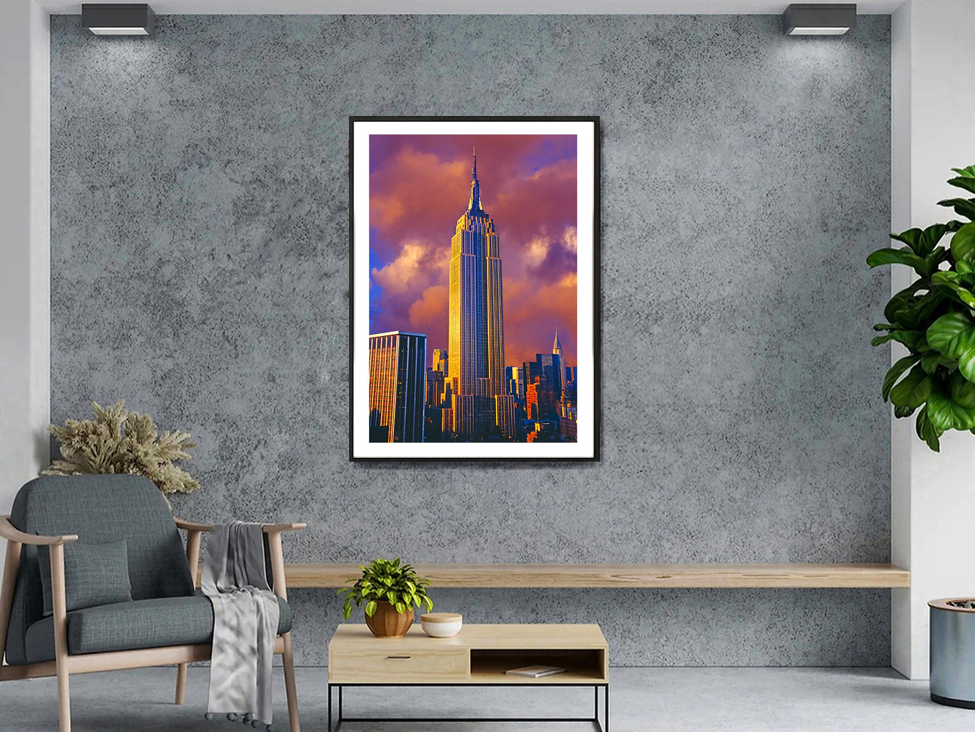 Wo immer man hinschaut, sieht man das Chrysler-Gebäude: Empire State Building (Pink), Color Photograph, von Mitchell Funk